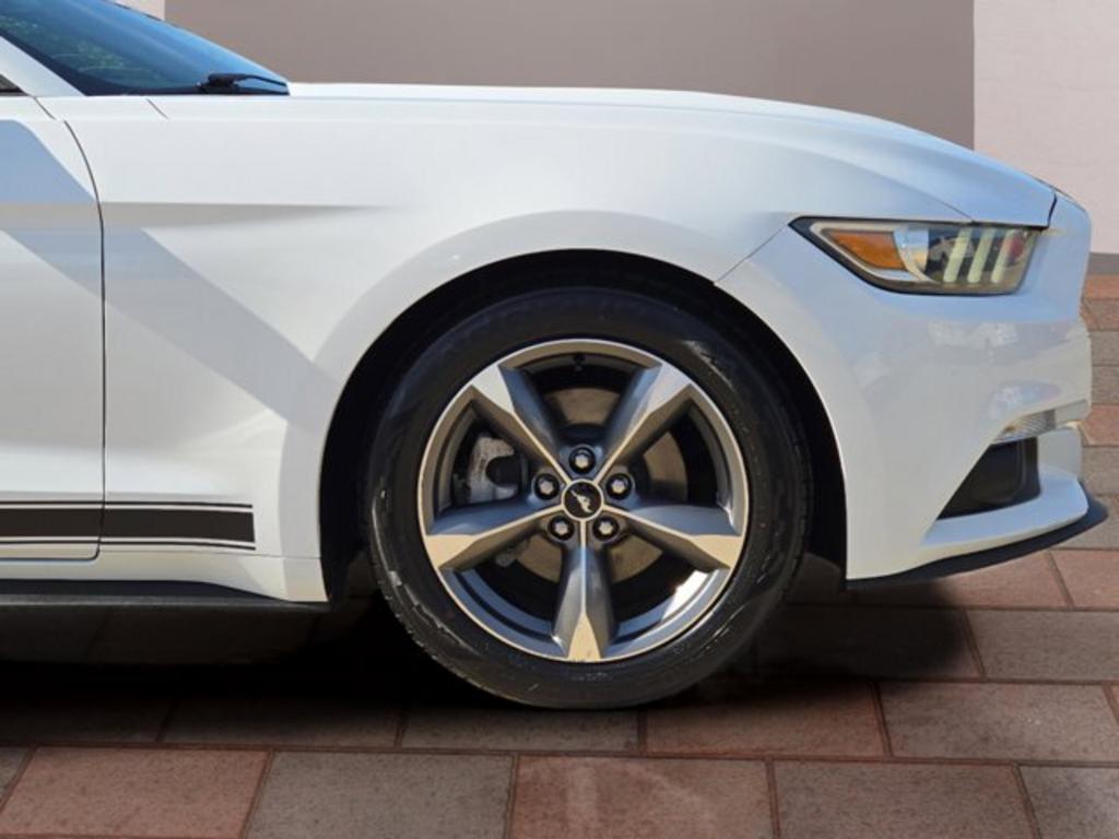 2016 Ford Mustang photo