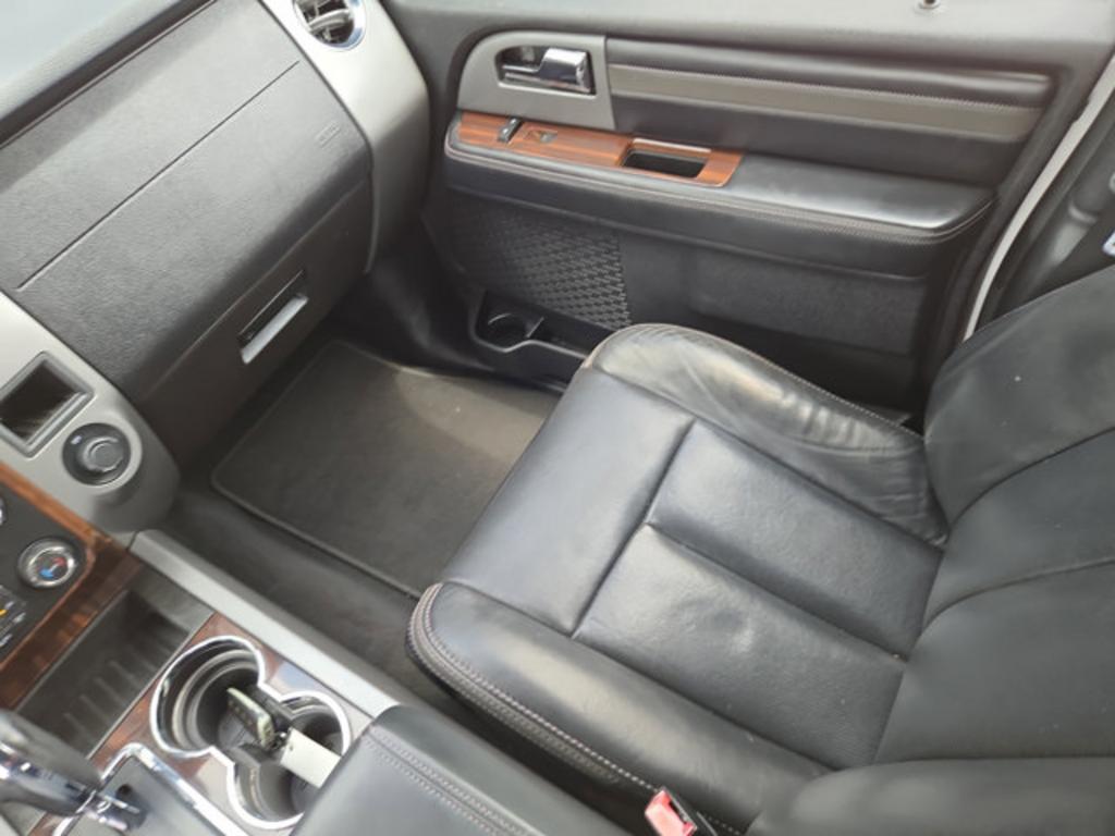2017 Ford Expedition - $20,999