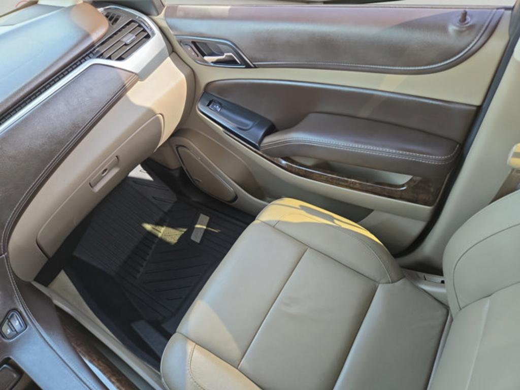 2016 Chevrolet Suburban - $16,999