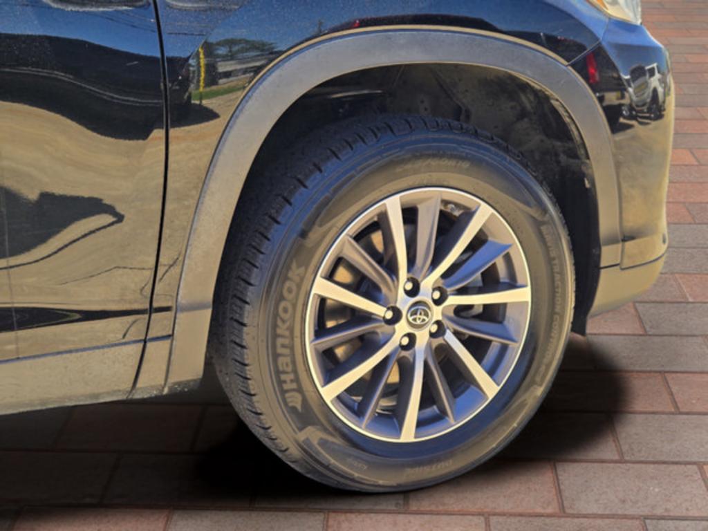 2019 Toyota Highlander - $23,999