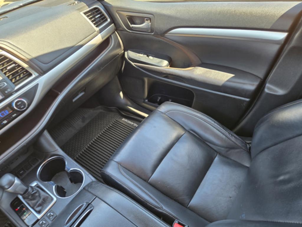 2019 Toyota Highlander - $23,999