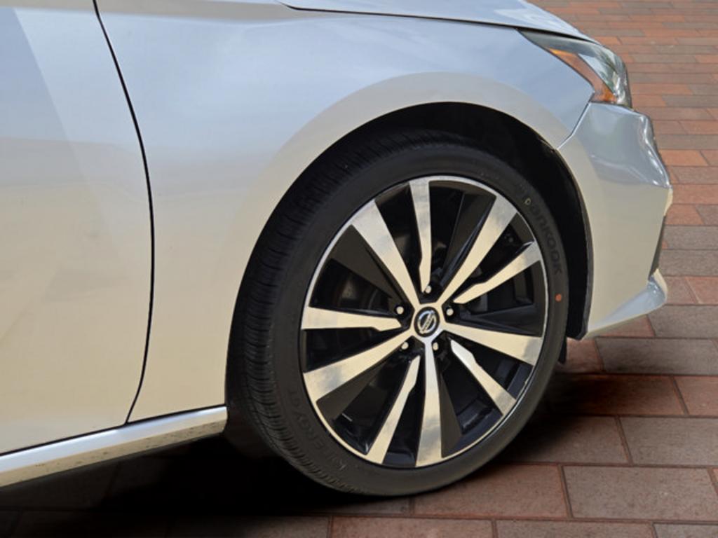 2019 Nissan Altima - $17,999