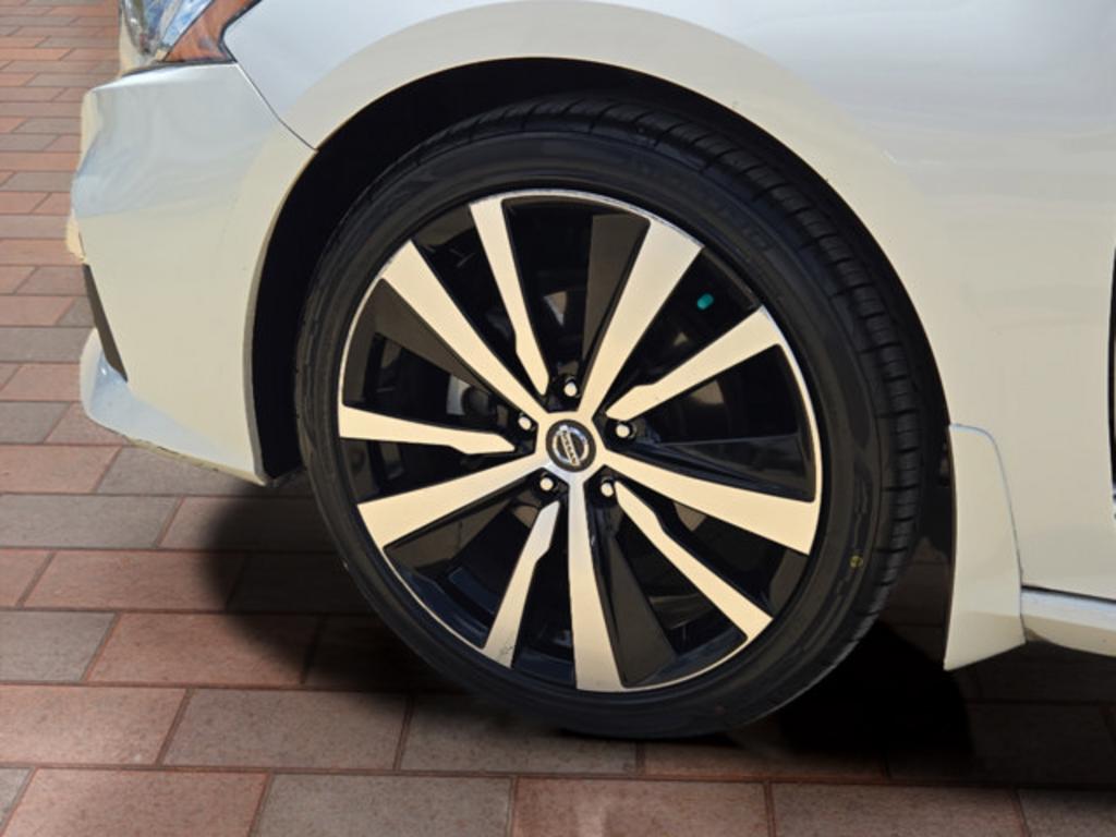 2021 Nissan Altima - $21,999