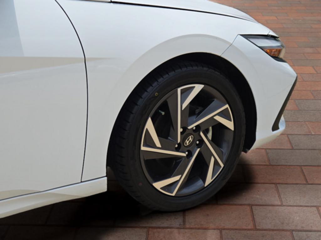 2024 Hyundai Elantra - $23,999