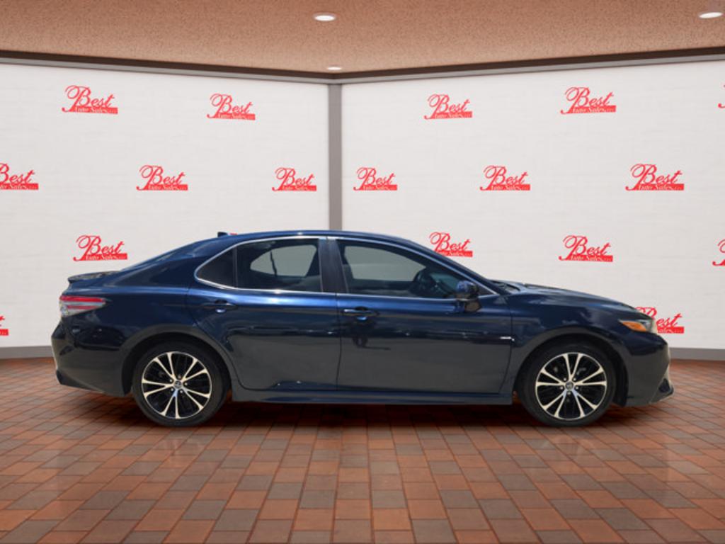 2019 Toyota Camry - $17,500