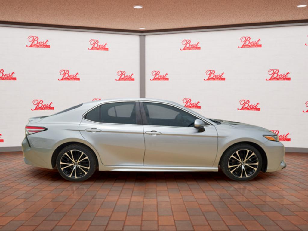 2018 Toyota Camry - $20,500
