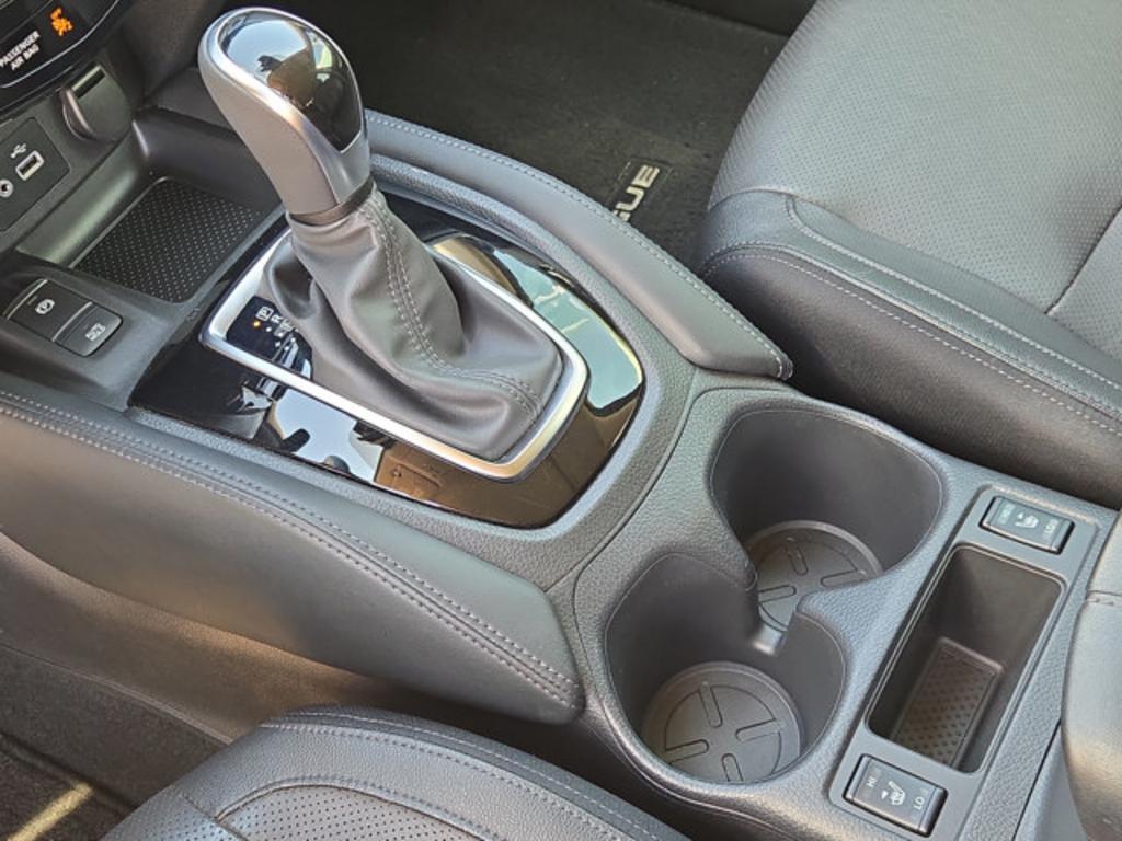 2020 Nissan Rogue - $18,999