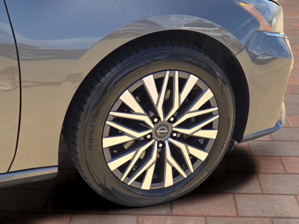 2023 Nissan Altima - $21,999