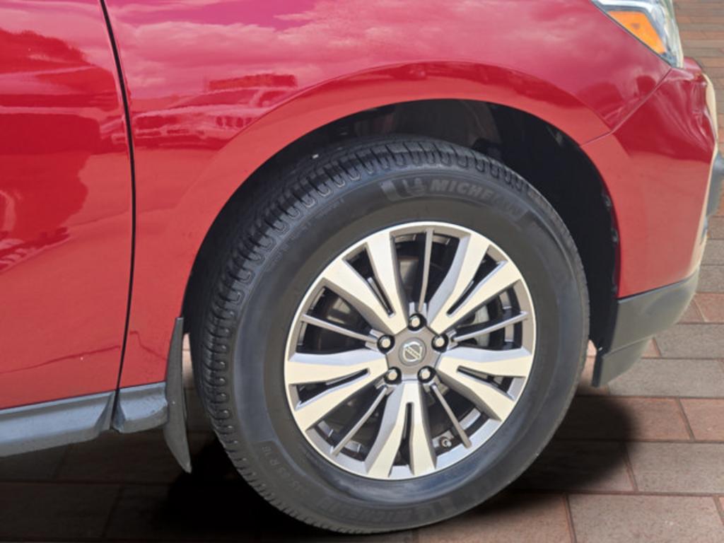 2018 Nissan Pathfinder - $14,999