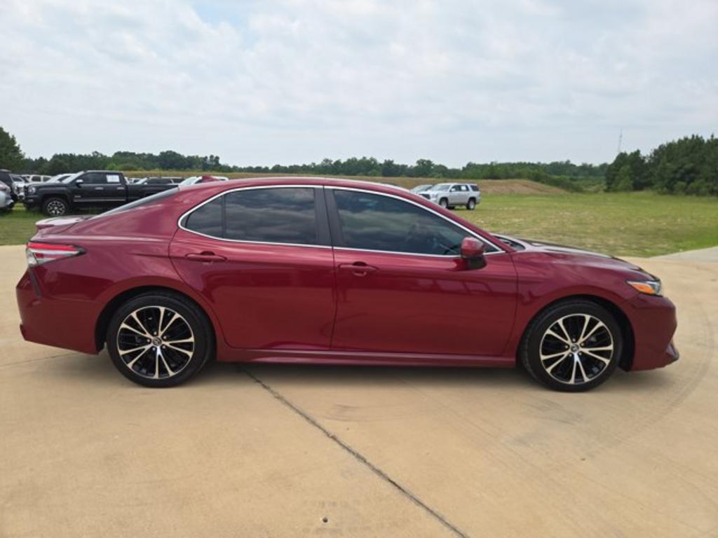 2018 Toyota Camry - $21,999