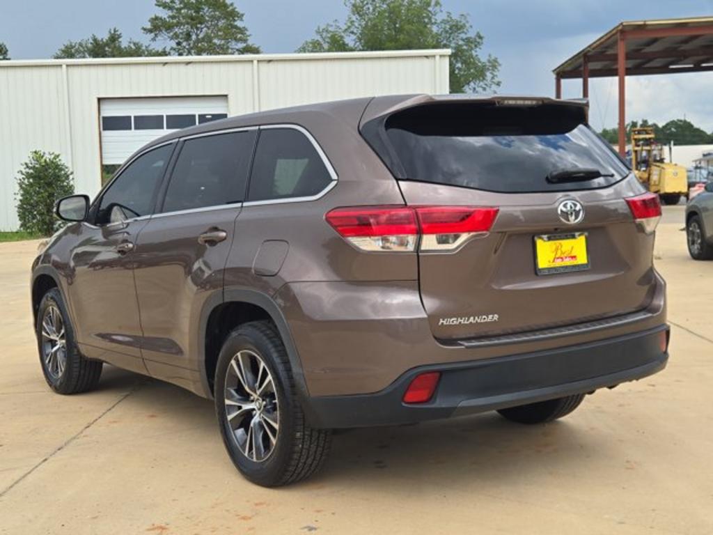 2017 Toyota Highlander - $21,999