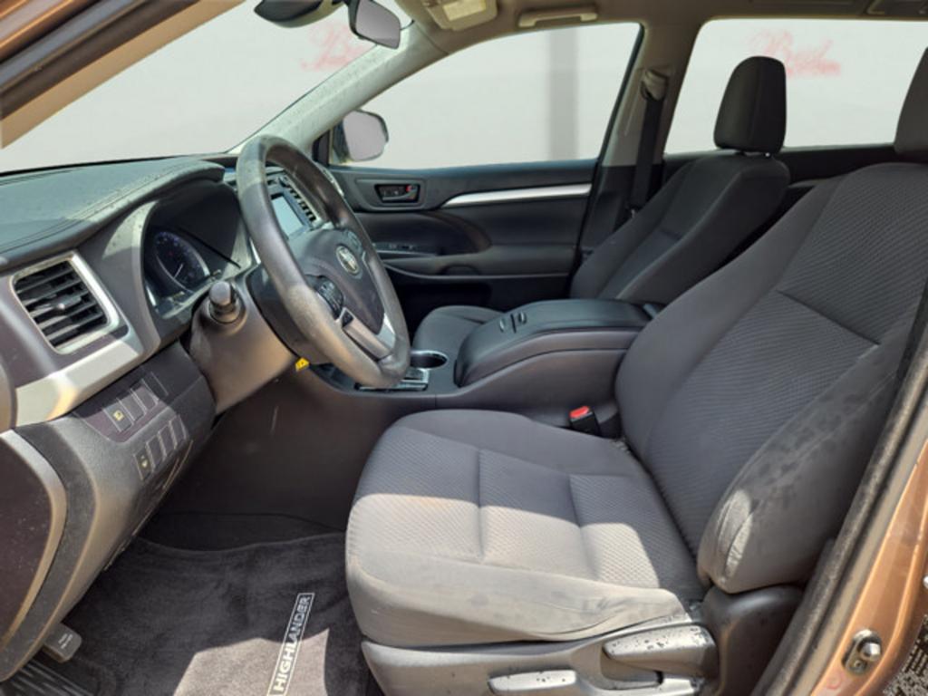 2017 Toyota Highlander - $21,999