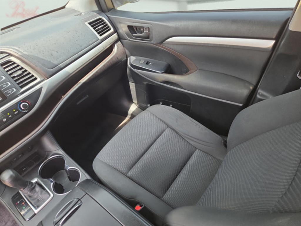 2017 Toyota Highlander - $21,999