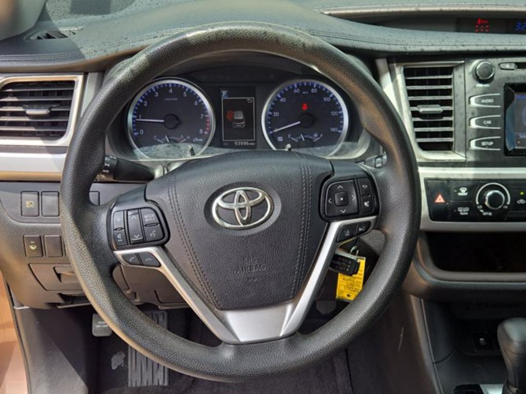 2017 Toyota Highlander - $21,999