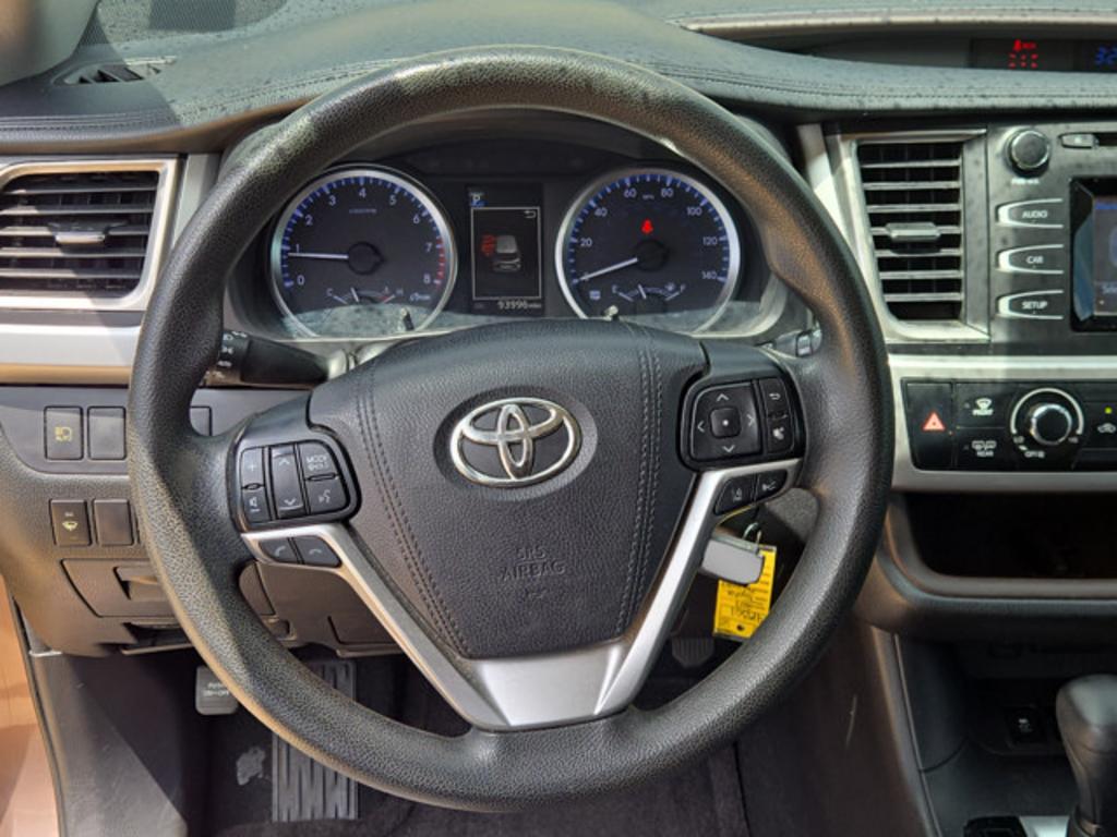 2017 Toyota Highlander - $21,999