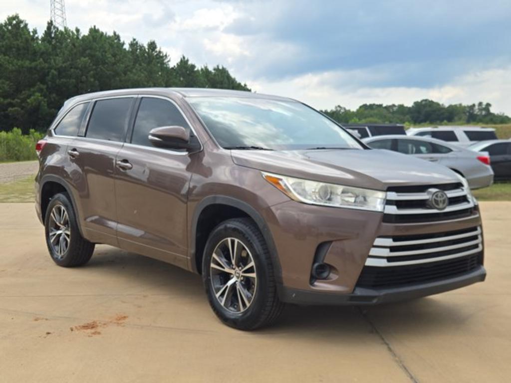 2017 Toyota Highlander - $21,999