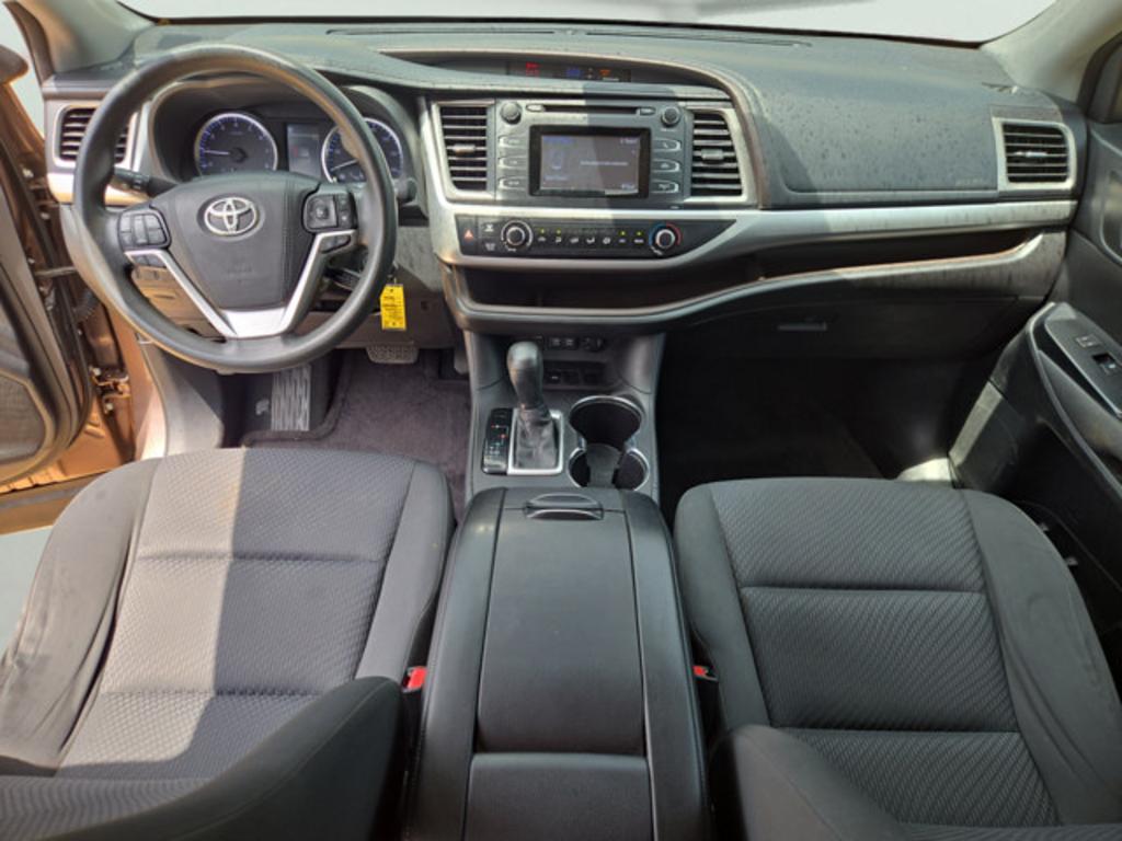 2017 Toyota Highlander - $21,999
