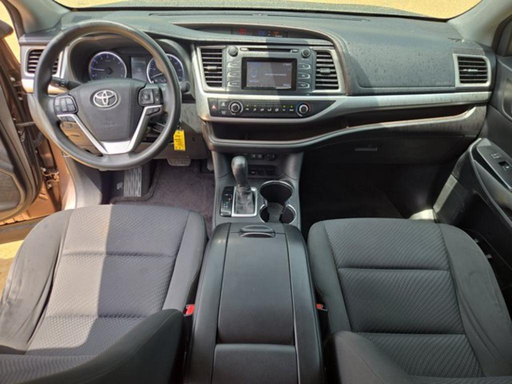2017 Toyota Highlander - $21,999