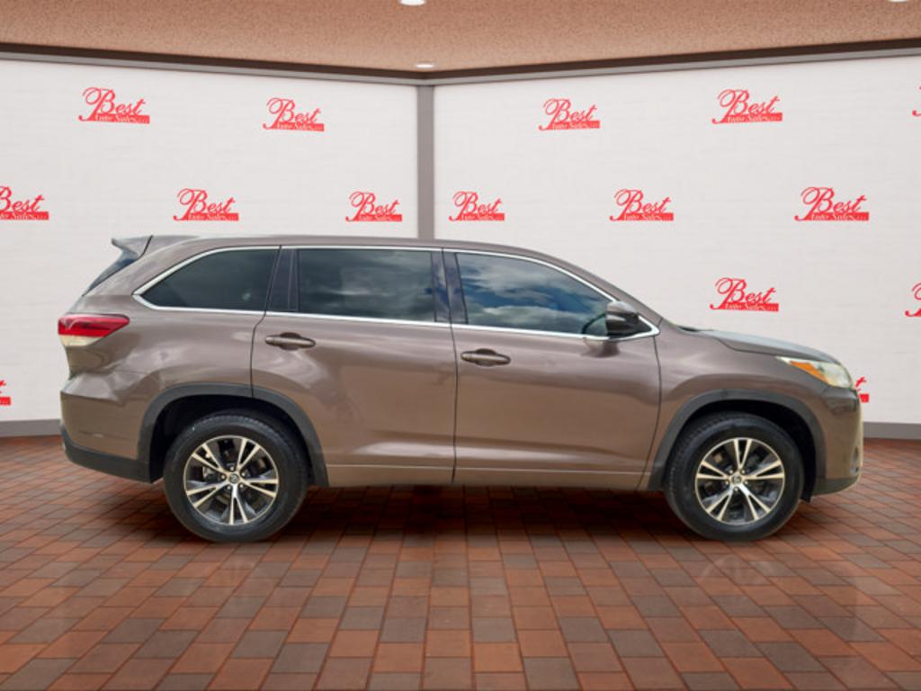 2017 Toyota Highlander - $21,999