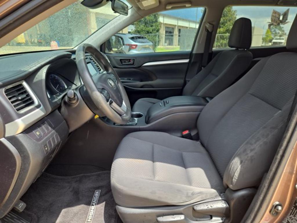 2017 Toyota Highlander - $21,999