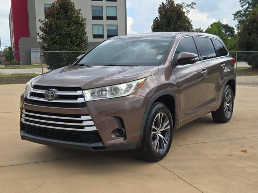 2017 Toyota Highlander - $21,999