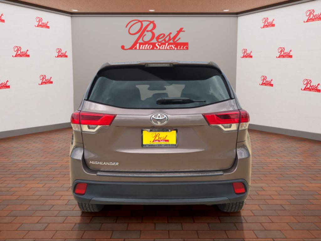 2017 Toyota Highlander - $21,999