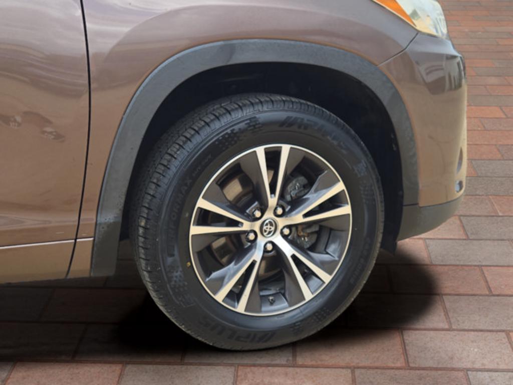 2017 Toyota Highlander - $21,999