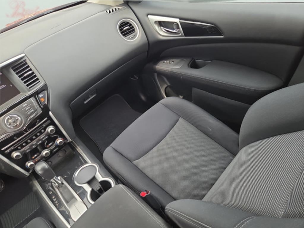 2017 Nissan Pathfinder - $14,999