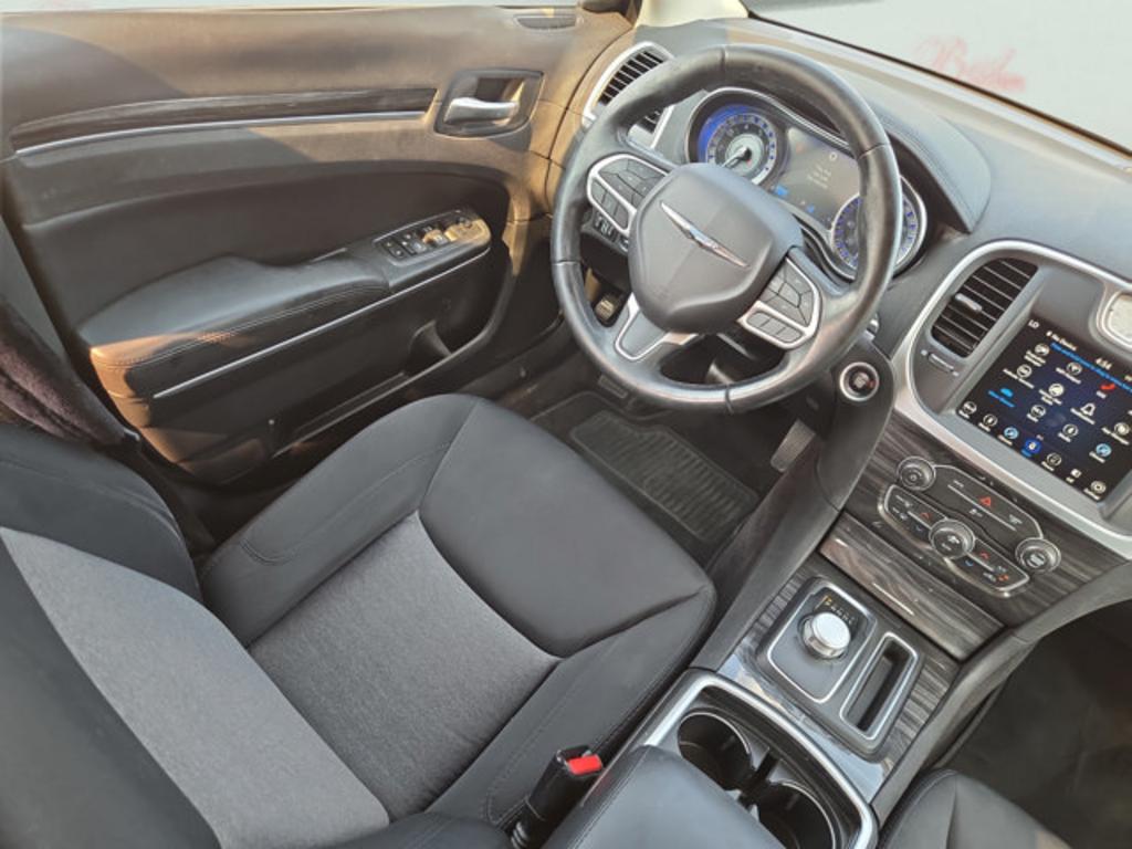 2018 Chrysler 300 - $18,999