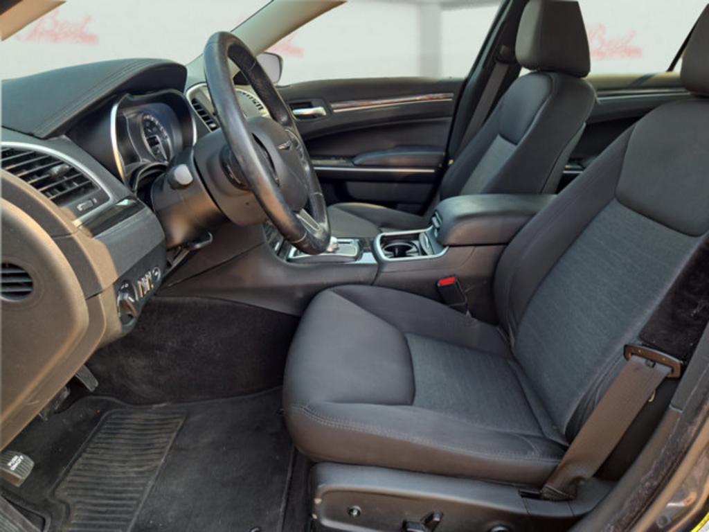 2018 Chrysler 300 - $18,999