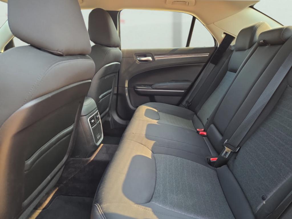 2018 Chrysler 300 - $18,999