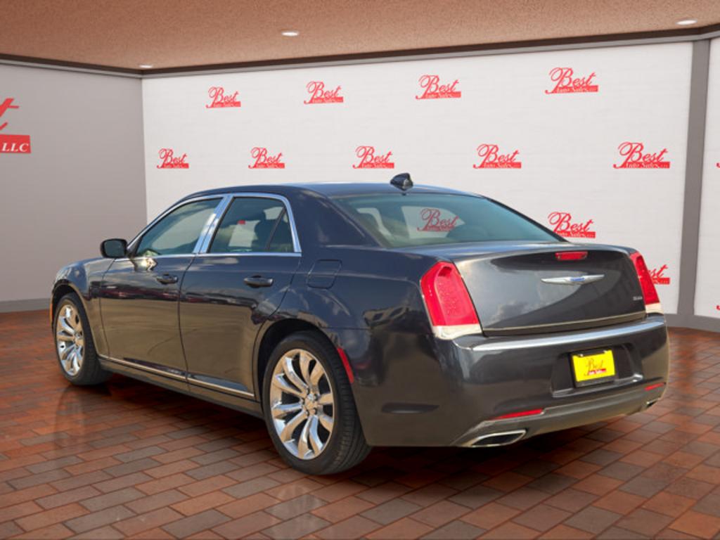 2018 Chrysler 300 - $18,999