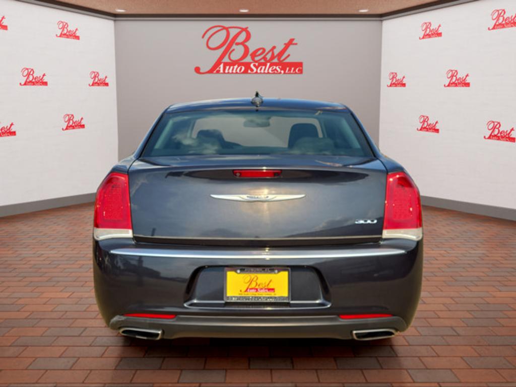 2018 Chrysler 300 - $18,999