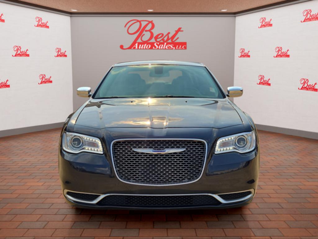 2018 Chrysler 300 - $18,999