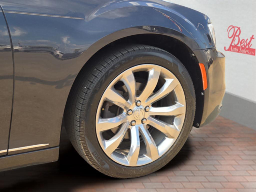 2018 Chrysler 300 - $18,999