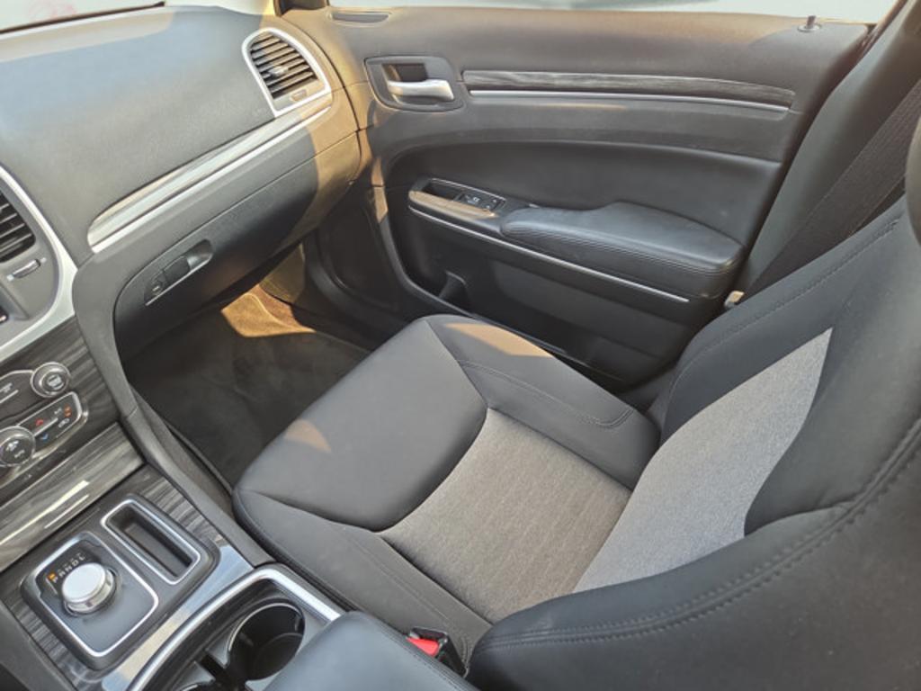 2018 Chrysler 300 - $18,999