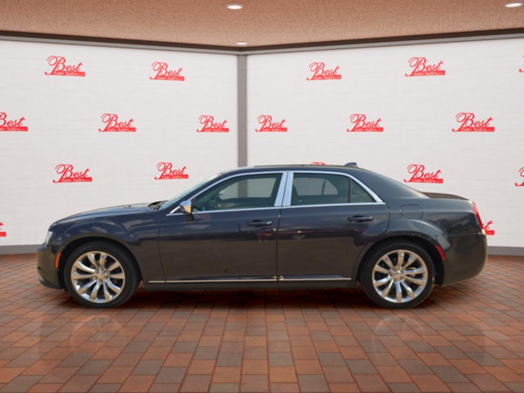 2018 Chrysler 300 - $18,999