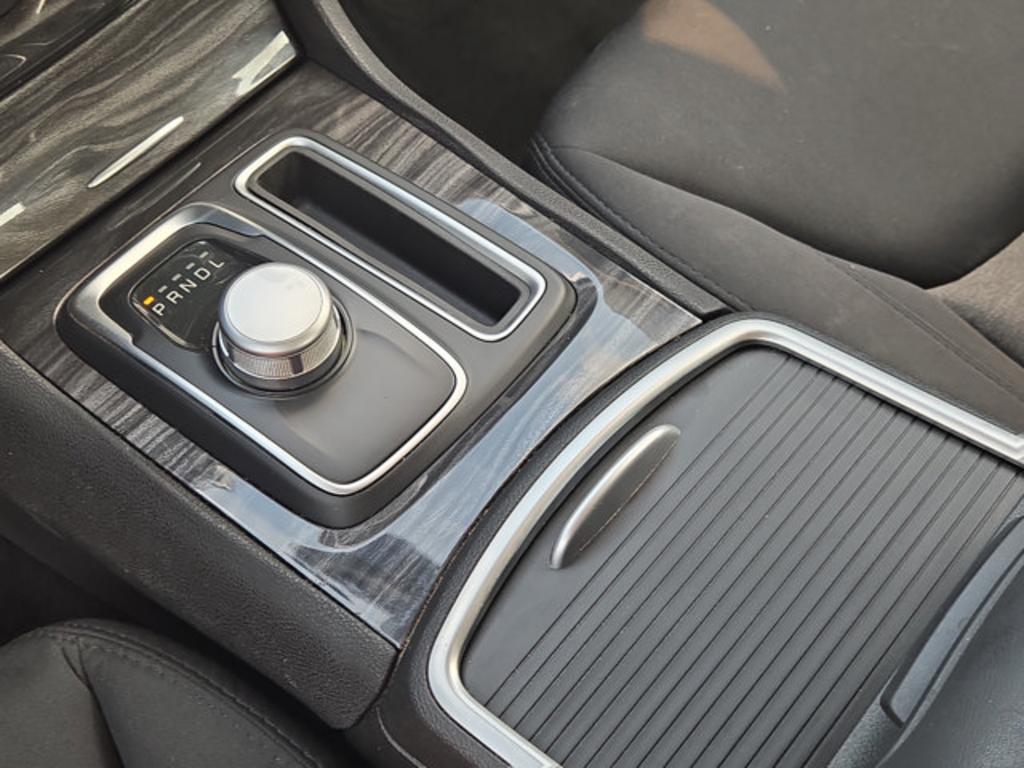2018 Chrysler 300 - $18,999