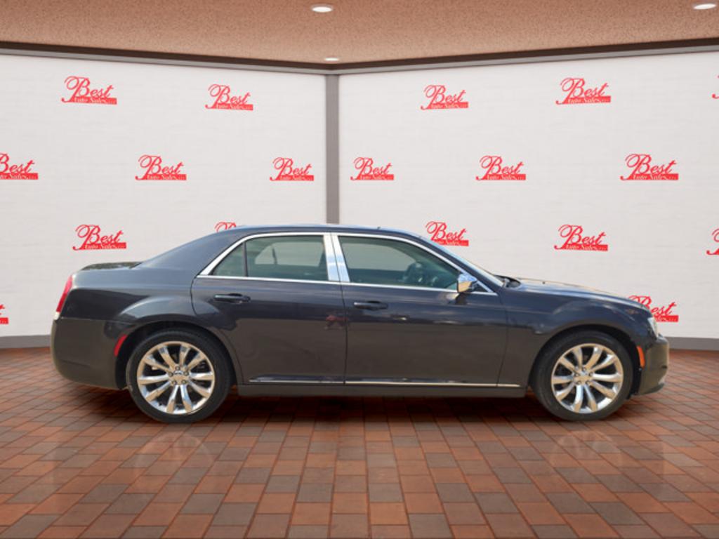 2018 Chrysler 300 - $18,999