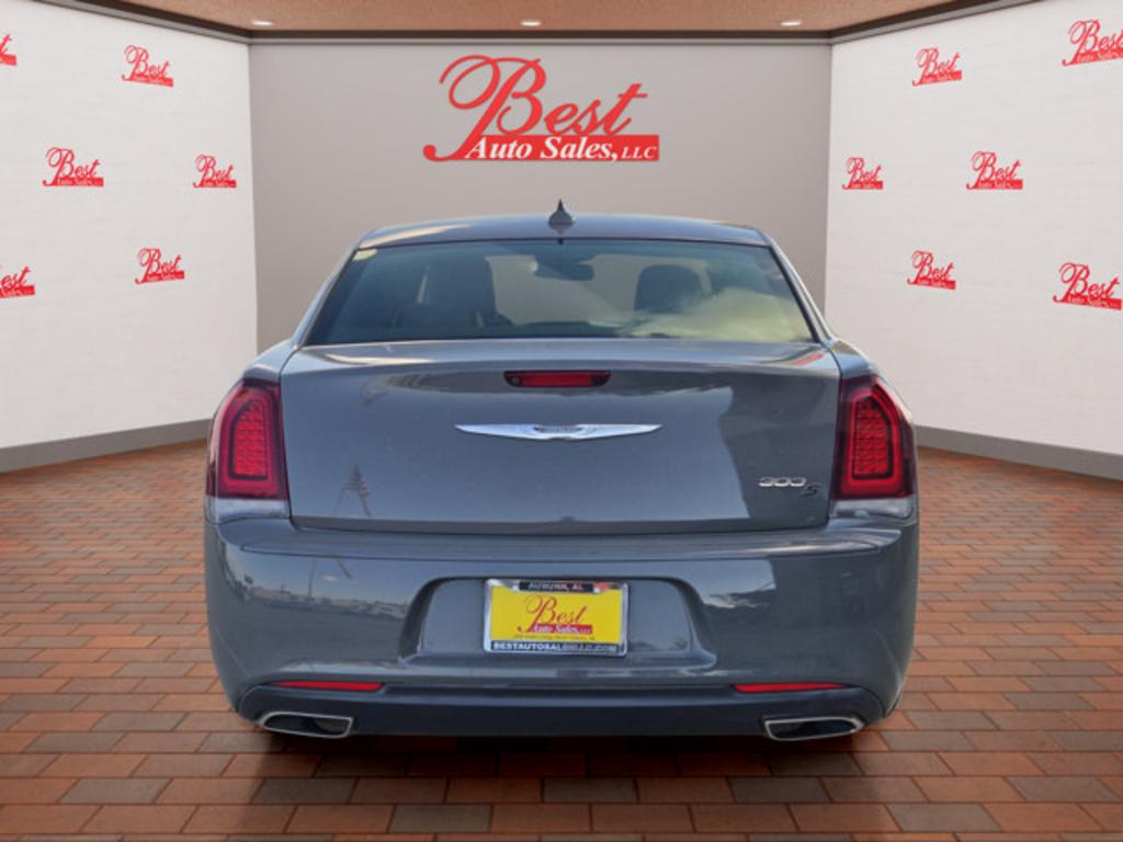 2019 Chrysler 300 - $18,999