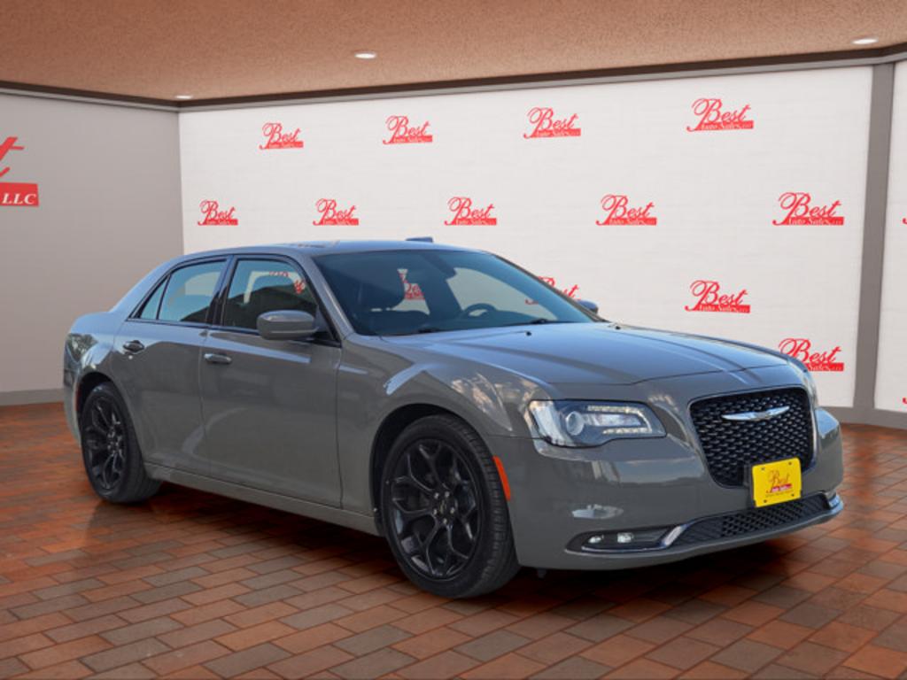 2019 Chrysler 300 - $18,999