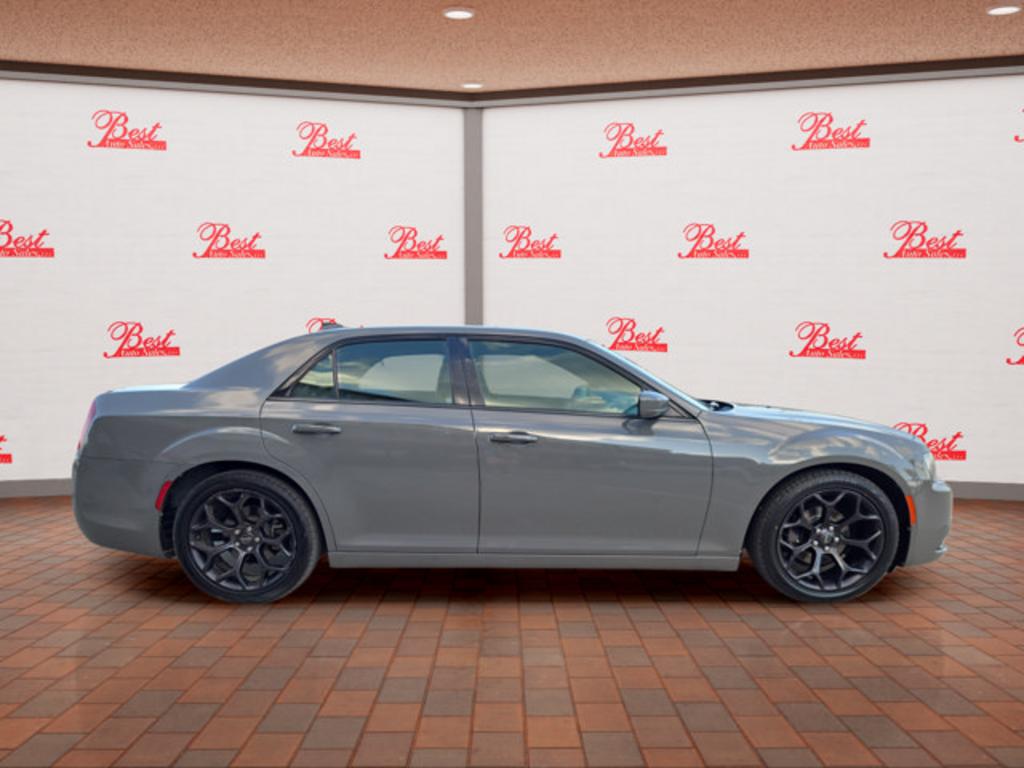 2019 Chrysler 300 - $18,999