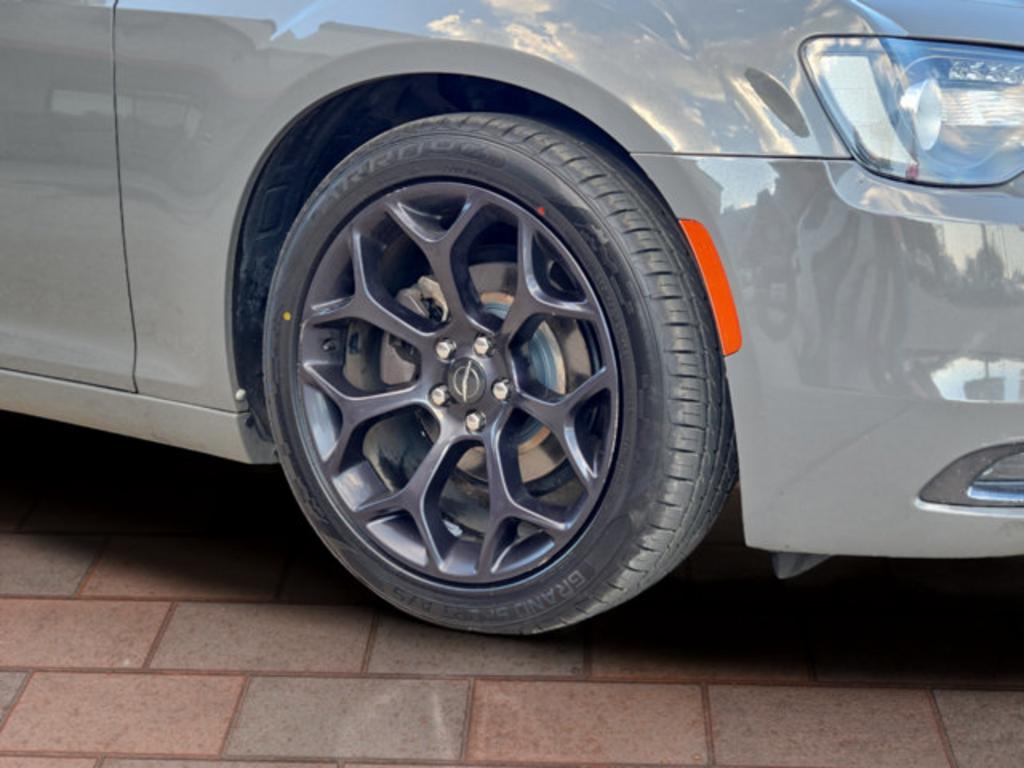 2019 Chrysler 300 - $18,999