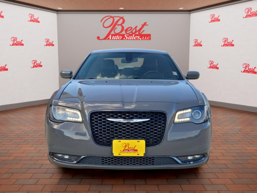 2019 Chrysler 300 - $18,999