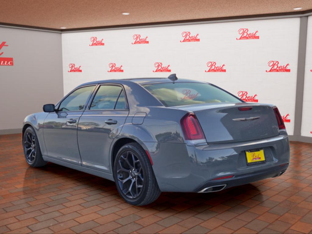 2019 Chrysler 300 - $18,999