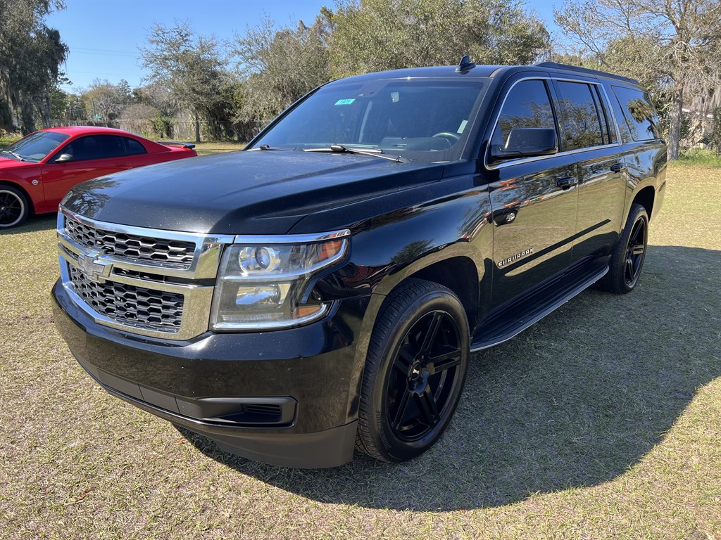 2017 Chevrolet Suburban 1500 LT photo