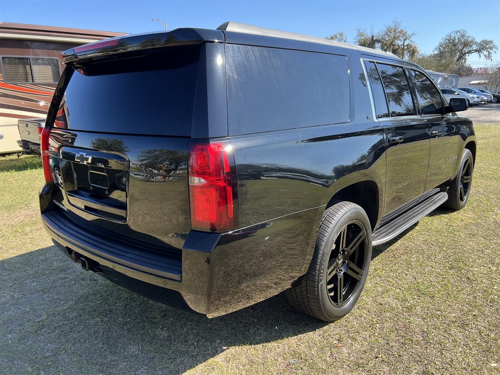 2017 Chevrolet Suburban 1500 LT photo