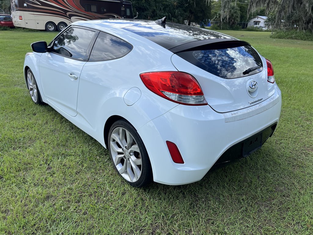 2013 Hyundai Veloster photo