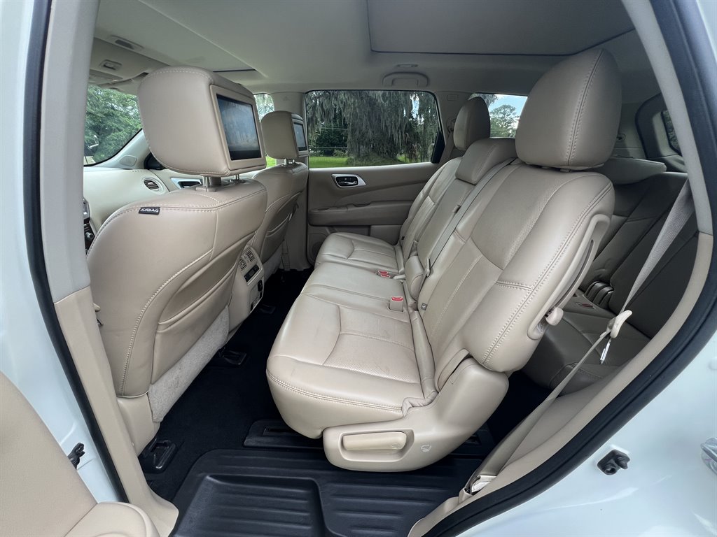 2017 Nissan Pathfinder - $11,995