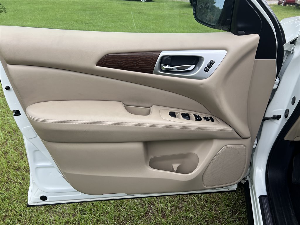 2017 Nissan Pathfinder - $11,995